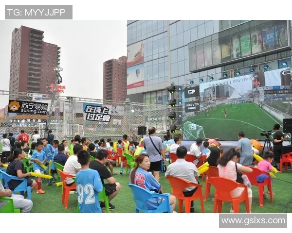 恒大与香港东方对决球迷热情高涨共庆足球盛宴 恒大与香港东方对决球迷热情高涨共庆足球盛宴